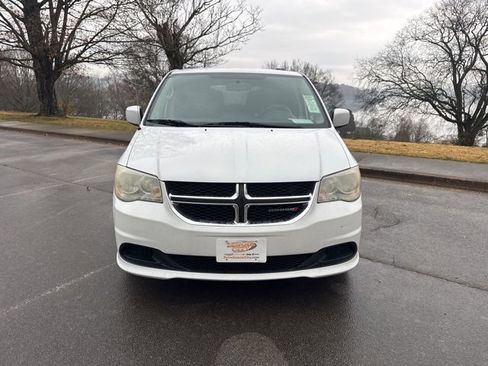 Used 2013 Dodge Grand Caravan SXT w/ UConnect Hands-Free Group image 2