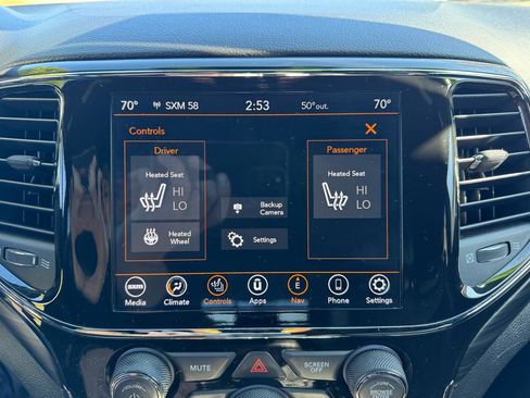 Used 2021 Jeep Grand Cherokee Laredo X image 15