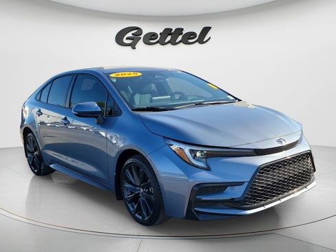 Used 2025 Toyota Corolla SE image 2