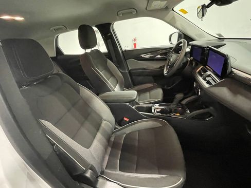 Used 2025 Chevrolet TrailBlazer LS FWD image 24