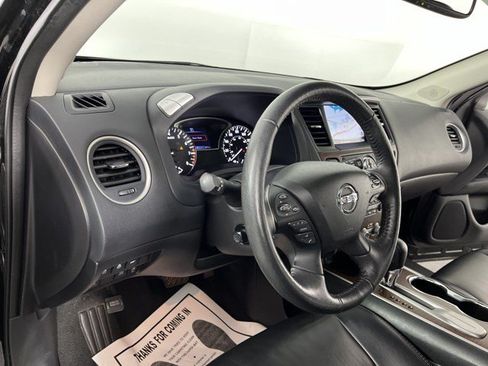 Used 2020 Nissan Pathfinder Platinum FWD image 16