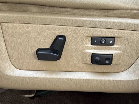Used 2011 RAM 1500 Laramie AWD/4WD image 11