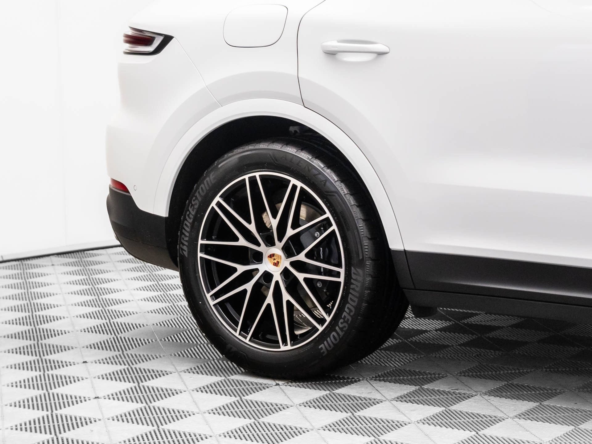 Certified 2026 Porsche Cayenne AWD/4WD image 34