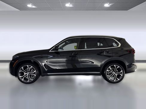 Used 2026 BMW X5 sDrive40i w/ Climate Comfort Package image 2