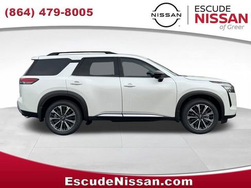 New 2026 Nissan Pathfinder Platinum FWD image 2