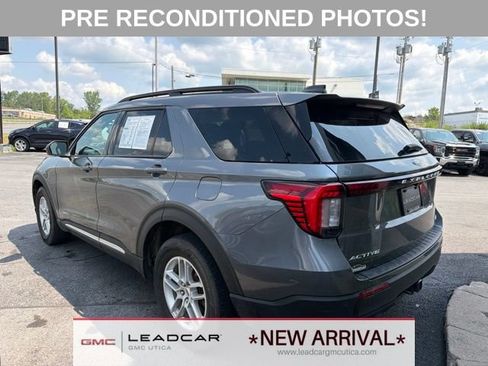 Used 2025 Ford Explorer Active AWD/4WD image 3