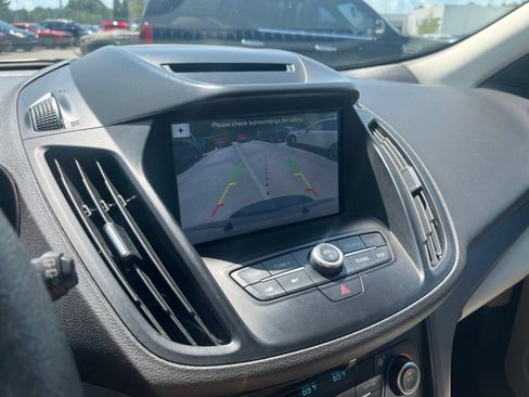 Used 2018 Ford Escape SE w/ SE Sync 3 Package FWD image 19