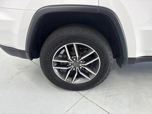 Used 2019 Jeep Grand Cherokee Limited AWD/4WD image 12