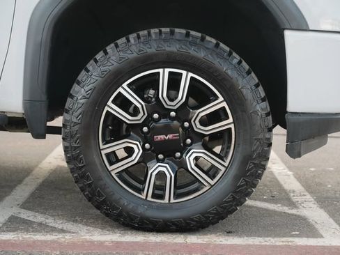 Used 2021 GMC Sierra 2500 AT4 w/ AT4 Premium Plus Package AWD/4WD image 5