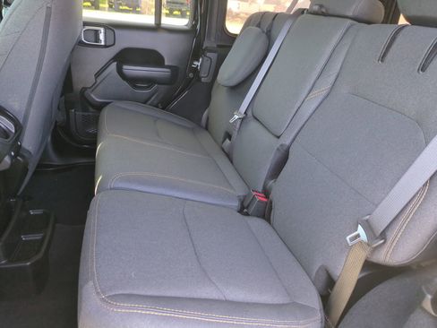 Used 2024 Jeep Wrangler Unlimited AWD/4WD image 30