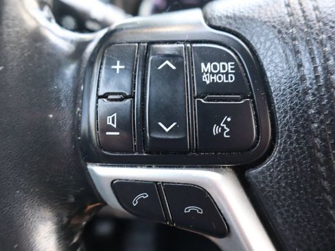 Used 2017 Toyota Highlander Plus w/ Carpet Mat Package AWD/4WD image 31