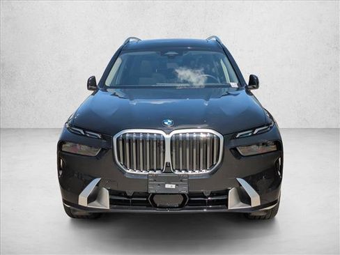 Used 2024 BMW X7 xDrive40i w/ Premium Package AWD/4WD image 2