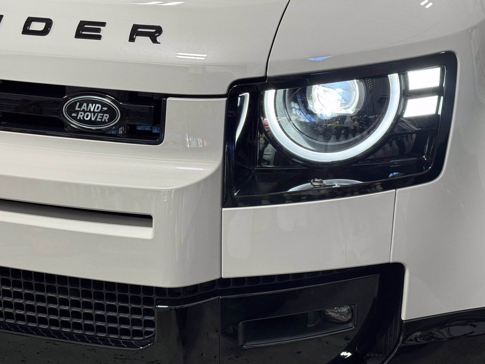 New 2026 Land Rover Defender 110 X-Dynamic SE AWD/4WD image 58
