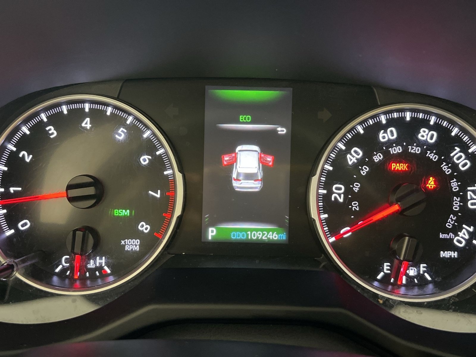 Used 2022 Toyota RAV4 XLE Premium AWD/4WD image 17