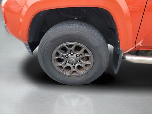 Used 2018 Toyota Tacoma TRD Sport image 32