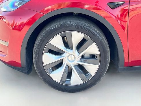 Used 2024 Tesla Model Y Long Range AWD/4WD image 32