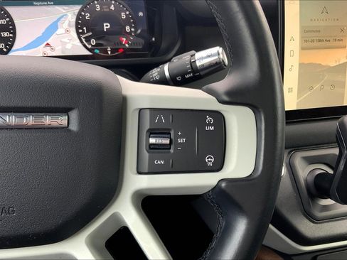 Used 2022 Land Rover Defender 110 S image 24