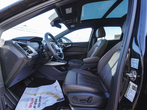 Used 2025 Audi Q4 e-tron Premium Plus image 28