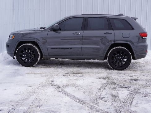 Used 2022 Jeep Grand Cherokee Laredo X image 3