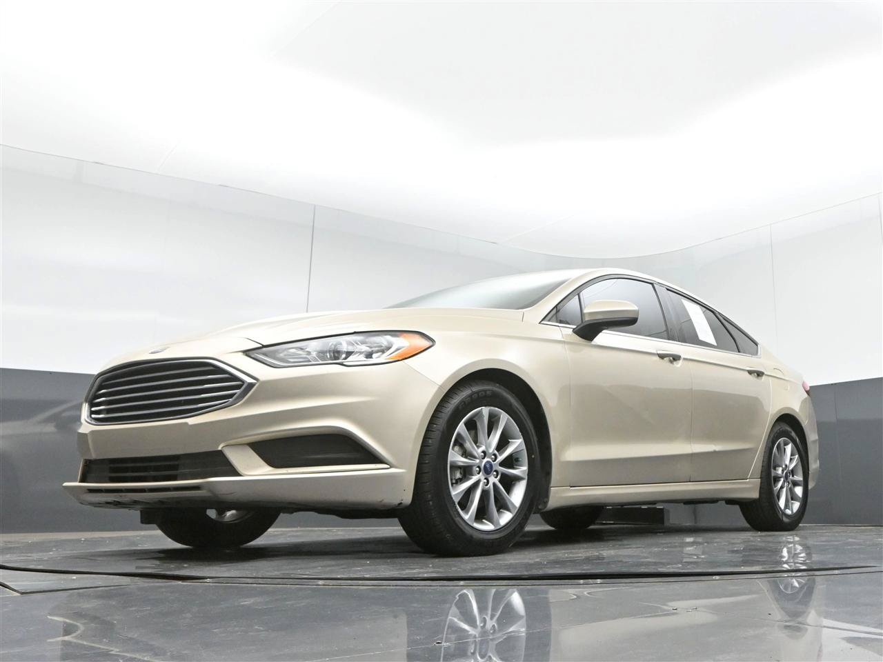 Used 2017 Ford Fusion SE w/ Fusion SE Technology Package FWD image 29