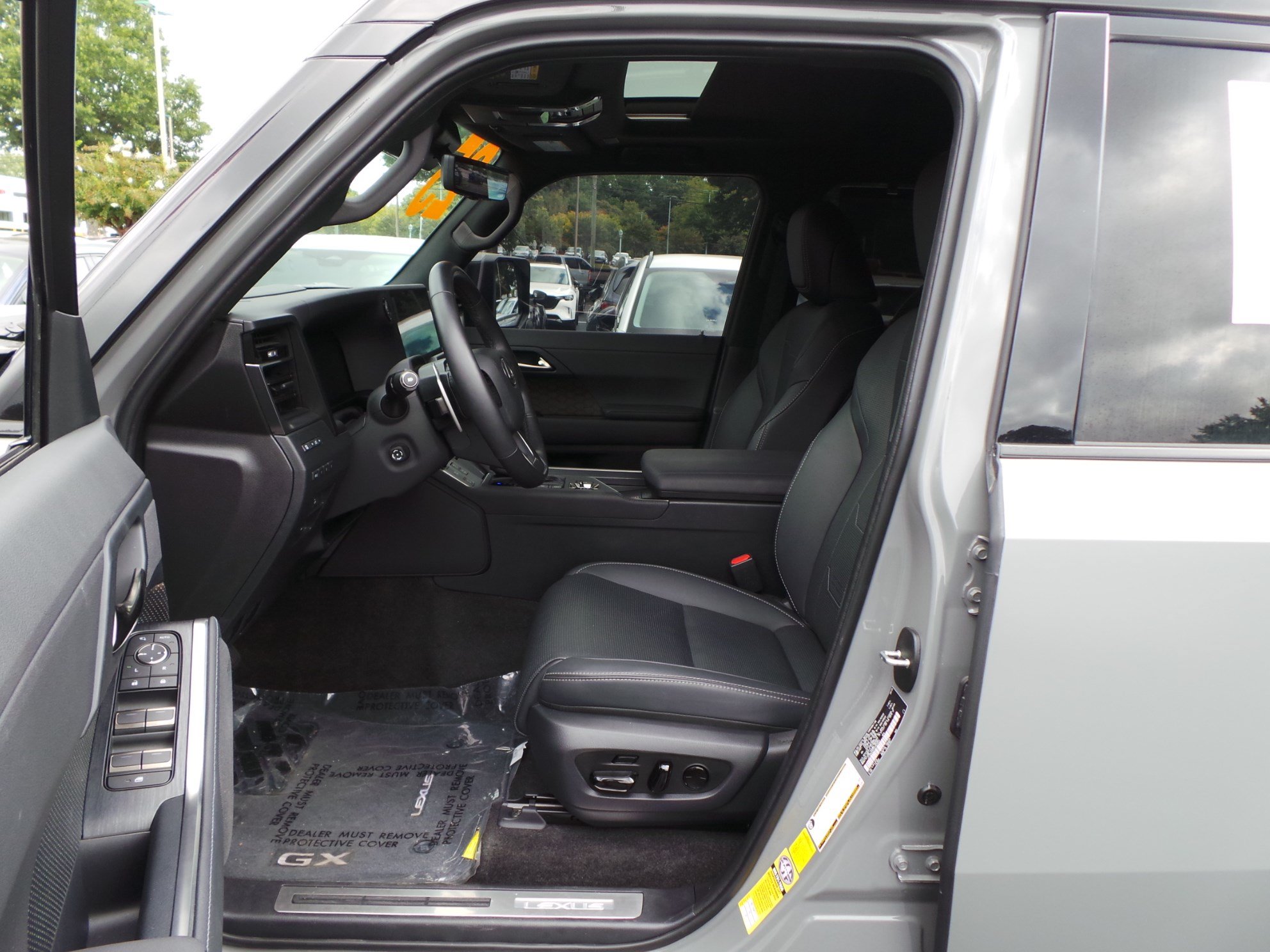 Used 2025 Lexus GX 550 w/ Accessory Package (2T) AWD/4WD image 36