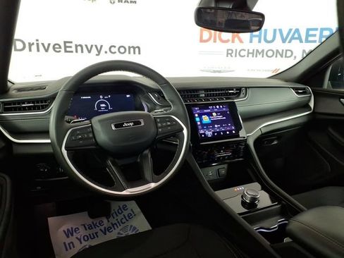 Used 2024 Jeep Grand Cherokee Laredo w/ Luxury Tech Group I AWD/4WD image 10