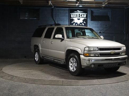 Used 2005 Chevrolet Suburban Z71 w/ Preferred Equipment Group image 8