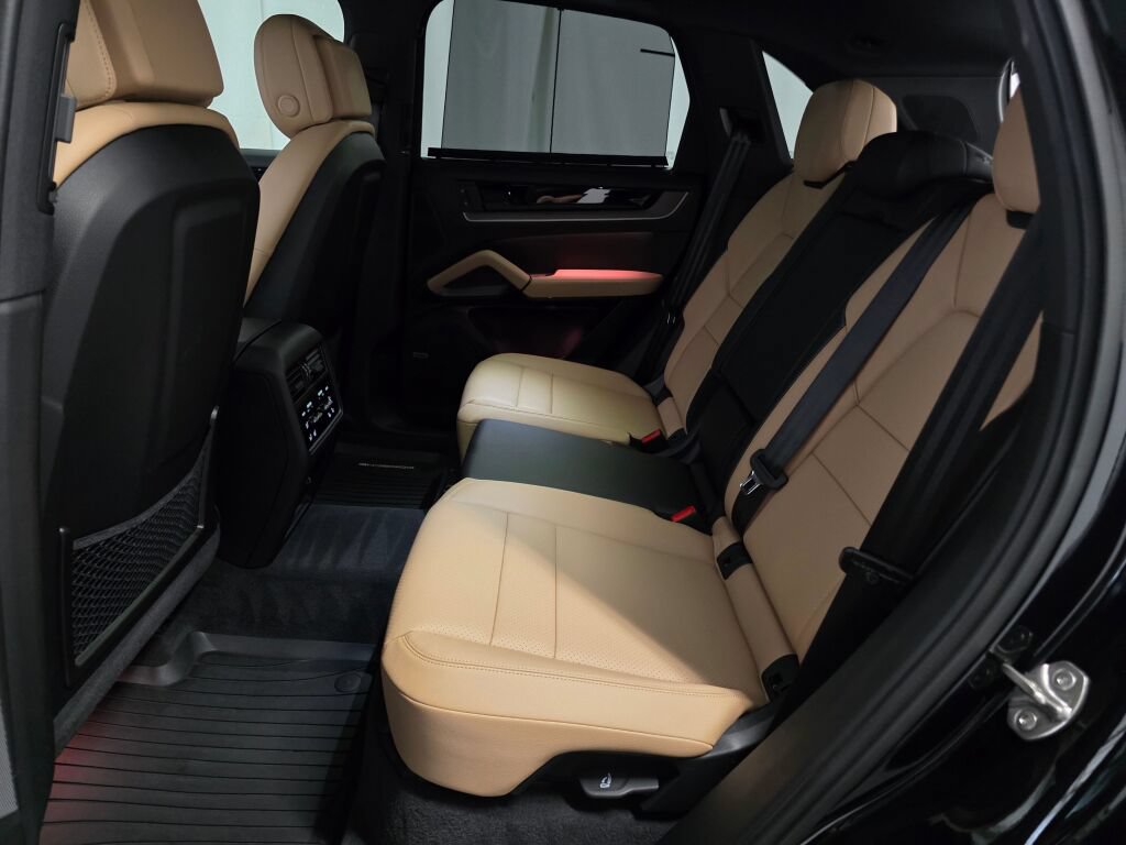 Certified 2026 Porsche Cayenne AWD/4WD image 23