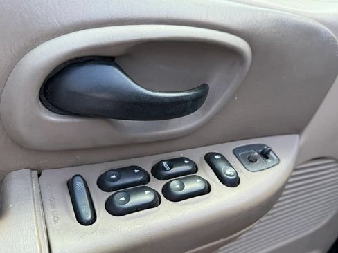 Used 2003 Ford F150 Lariat RWD image 28