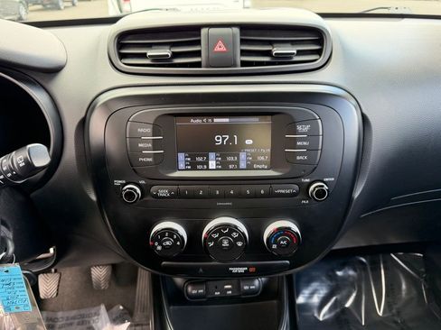 Used 2018 Kia Soul FWD image 21