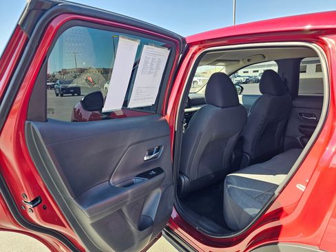 Used 2025 Nissan Kicks SV AWD/4WD image 16