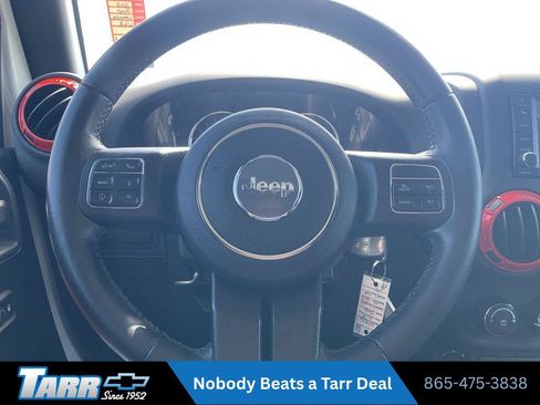 Used 2018 Jeep Wrangler Unlimited Rubicon w/ Connectivity Group AWD/4WD image 10