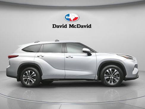Used 2021 Toyota Highlander XLE FWD image 33