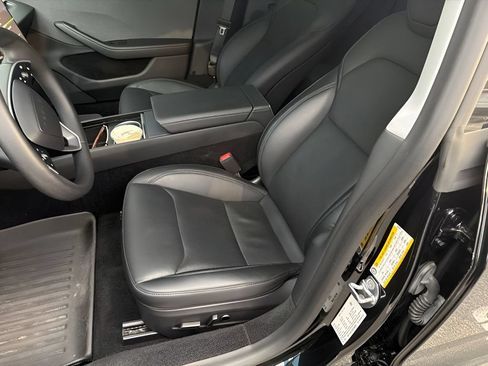 Used 2025 Tesla Model 3 Long Range RWD image 8