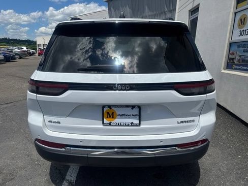 Used 2023 Jeep Grand Cherokee Laredo w/ Luxury Tech Group I AWD/4WD image 4