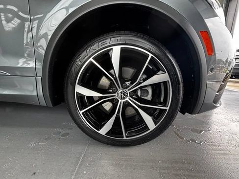 Certified 2022 Volkswagen Tiguan SEL R-Line AWD/4WD image 16