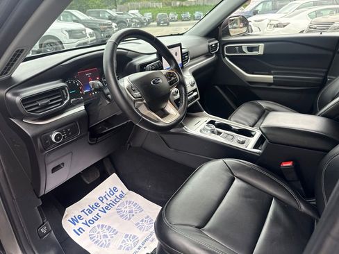 Used 2022 Ford Explorer XLT w/ Equipment Group 202A AWD/4WD image 19