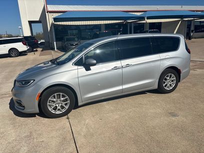 Used 2023 Chrysler Pacifica Touring-L