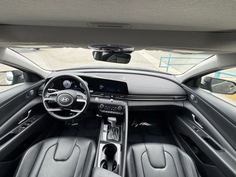 Used 2025 Hyundai Elantra Limited image 36