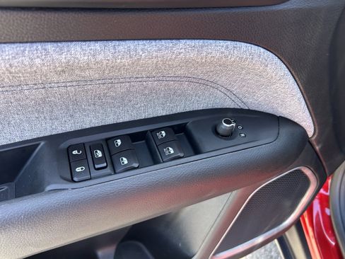 Used 2025 Jeep Compass Latitude image 13