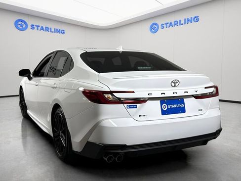 Used 2025 Toyota Camry SE w/ Convenience Package image 7