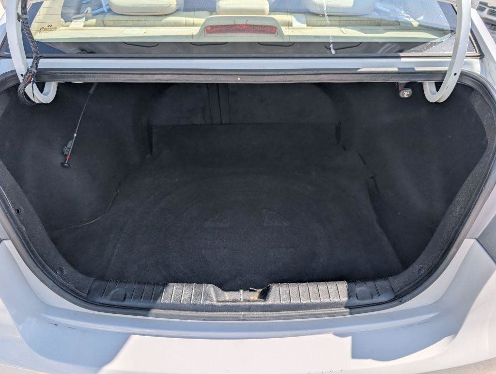 Used 2010 Hyundai Elantra GLS FWD image 12