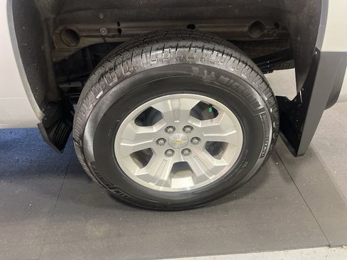 Used 2018 Chevrolet Silverado 1500 LT w/ All Star Edition AWD/4WD image 28