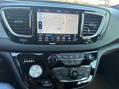 Used 2019 Chrysler Pacifica Touring-L Plus w/ Advanced Safetytec Group FWD image 24
