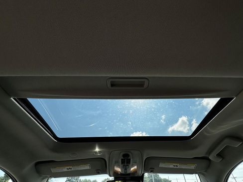 Used 2017 Chevrolet Equinox Premier w/ Enhanced Convenience Package FWD image 21