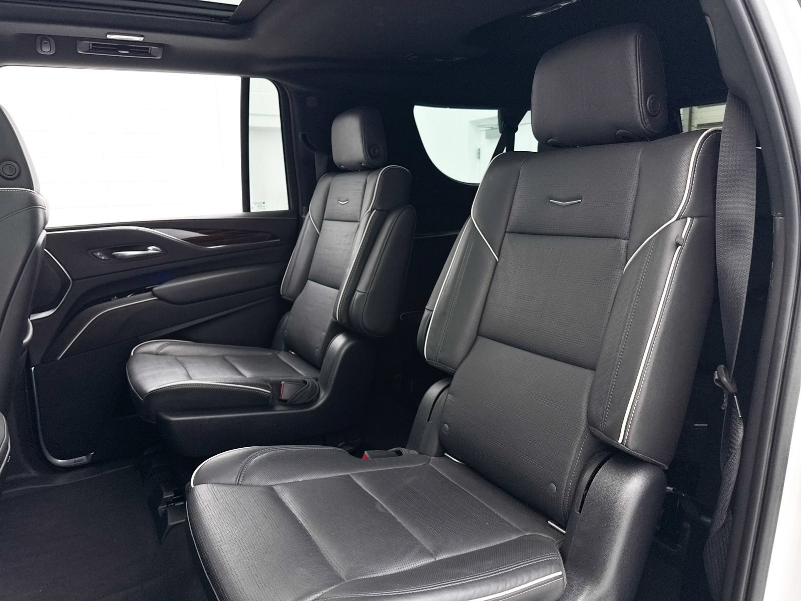Used 2021 Cadillac Escalade ESV Premium Luxury AWD/4WD image 35