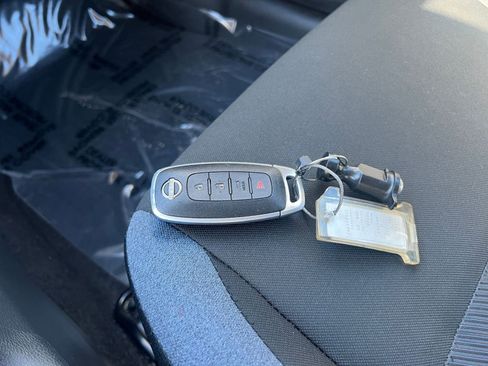 Used 2025 Nissan Versa SV image 21