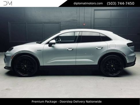 Used 2025 Porsche Macan 4 Electric w/ Premium Package AWD/4WD image 6