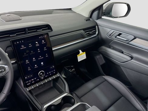 New 2026 GMC Terrain Denali w/ LPO, Black Badging Package image 23