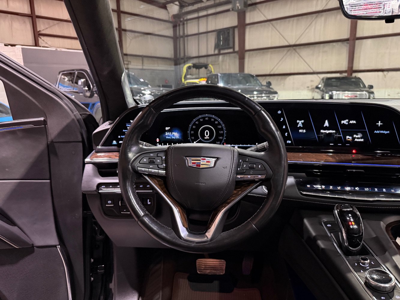 Used 2022 Cadillac Escalade Sport Platinum w/ LPO, ONYX Package AWD/4WD image 31